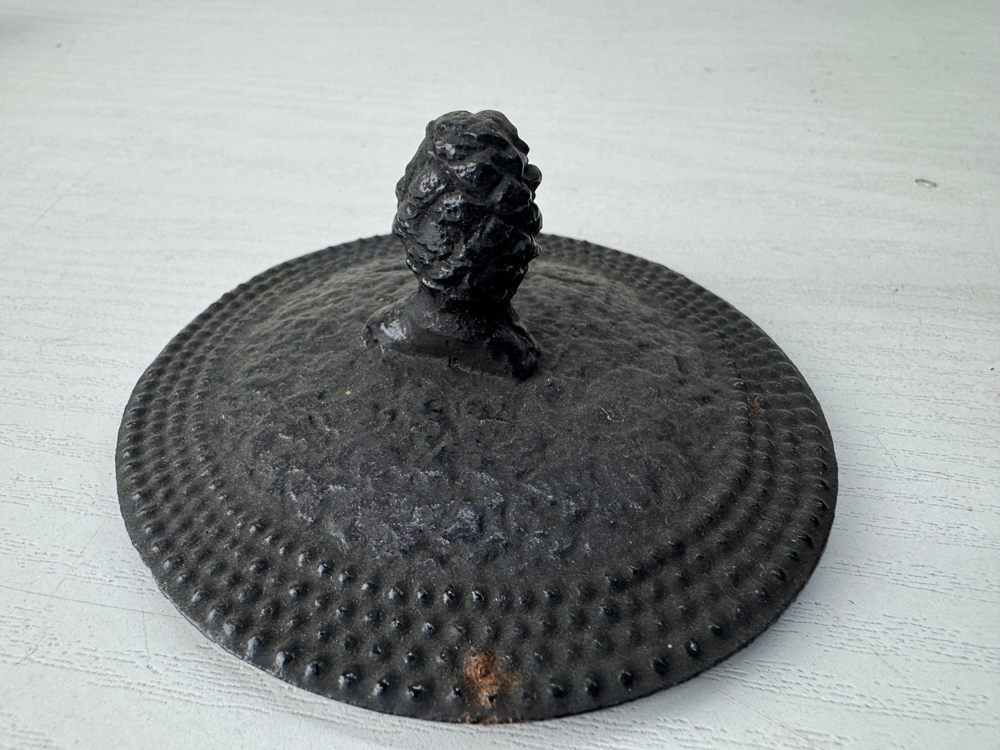 Y10015 TETSUBIN Nanbu iron kettle signed Pine cone knob Japan antique teapot tea