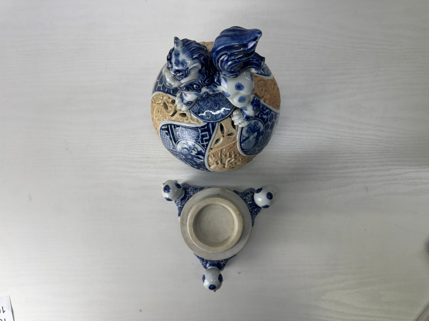 Y10016 KOURO Incense Burner Karako tripod signed Japan antique fragrance aroma