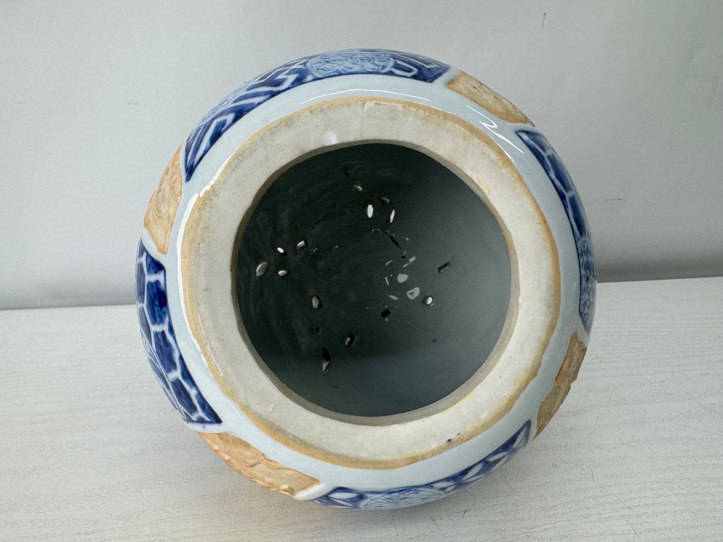 Y10016 KOURO Incense Burner Karako tripod signed Japan antique fragrance aroma