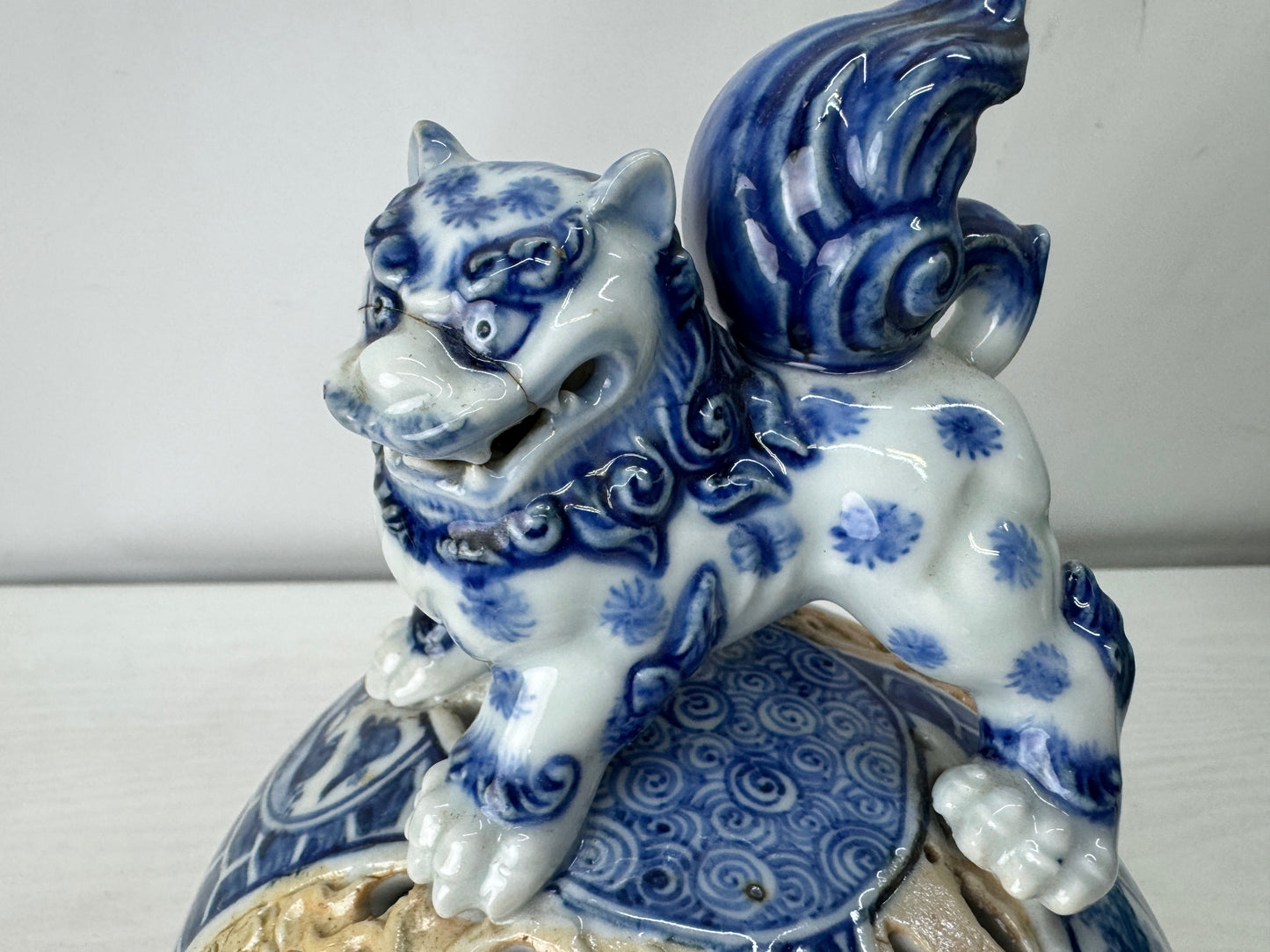 Y10016 KOURO Incense Burner Karako tripod signed Japan antique fragrance aroma