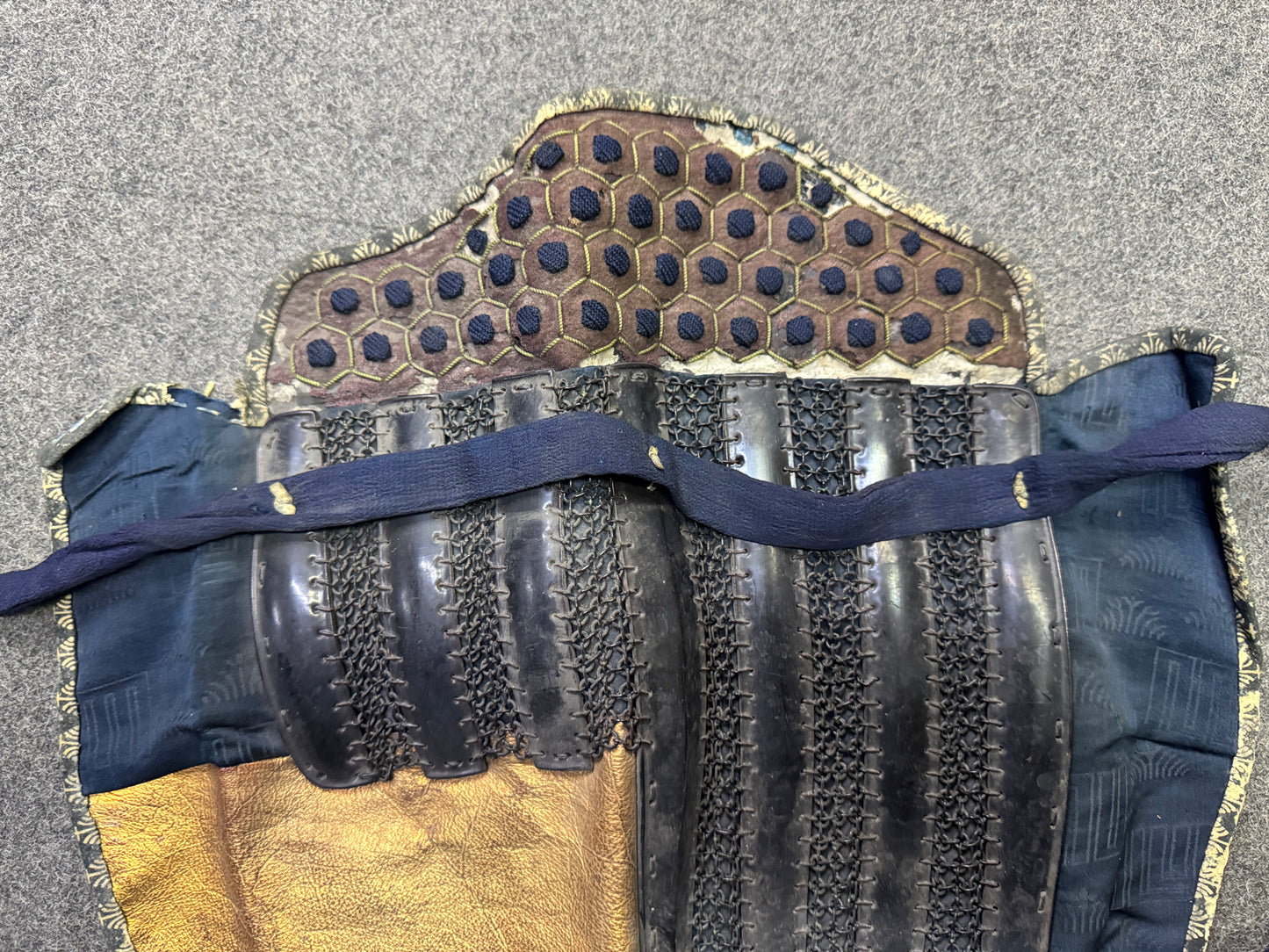 Y10027 YOROI Iron Shin guards Samurai bugu Japan antique armor protector gear