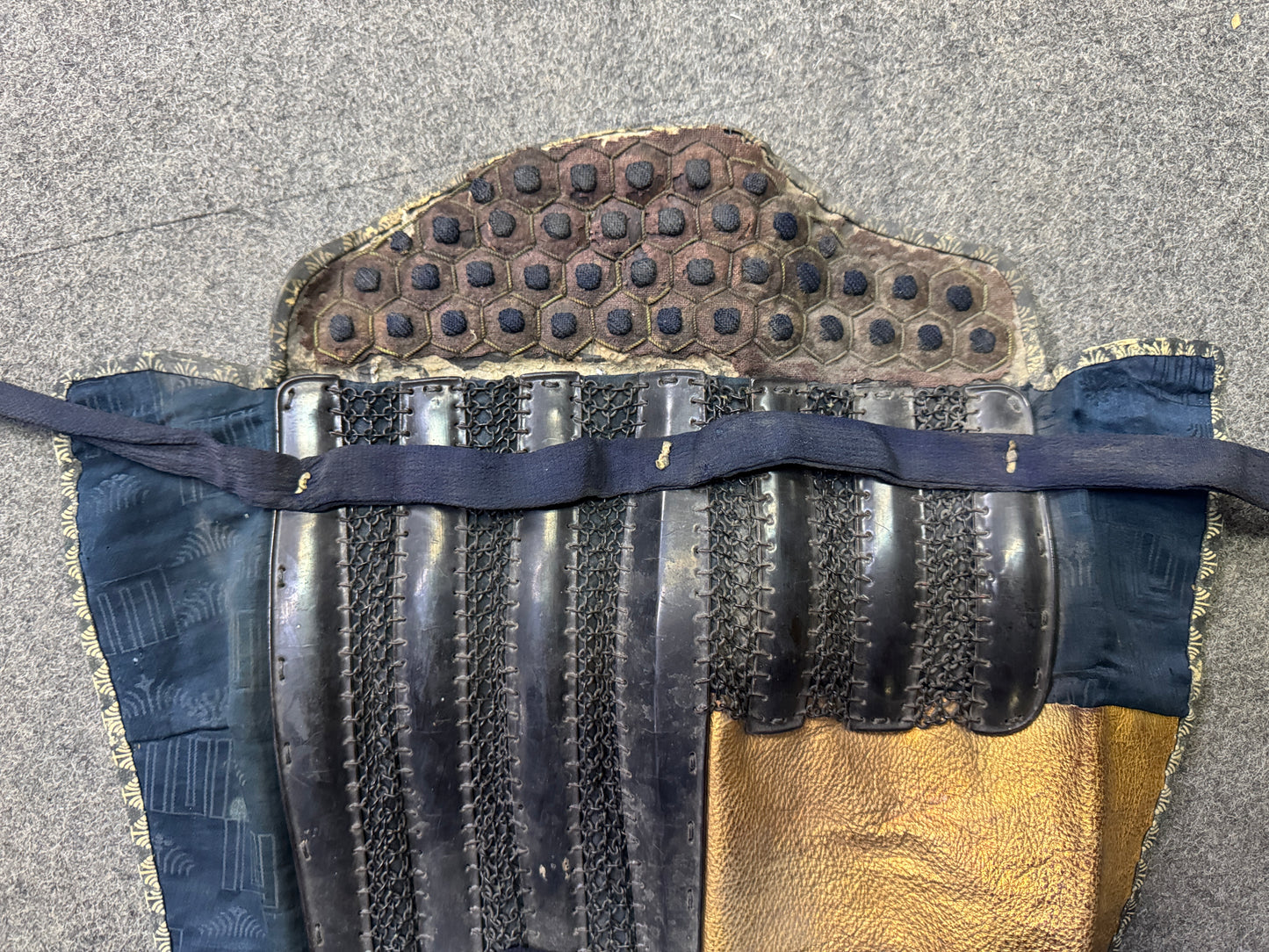 Y10027 YOROI Iron Shin guards Samurai bugu Japan antique armor protector gear