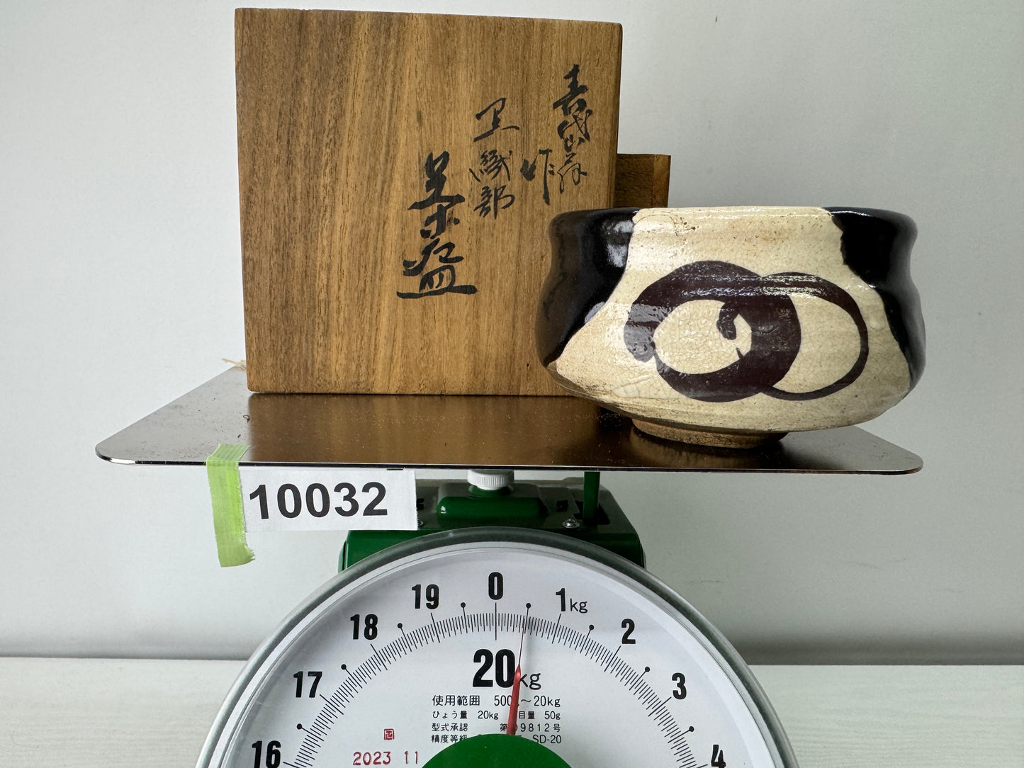 Y10032 CHAWAN Kuro-Oribe bowl signed box Japan antique tea ceremony pottery cup