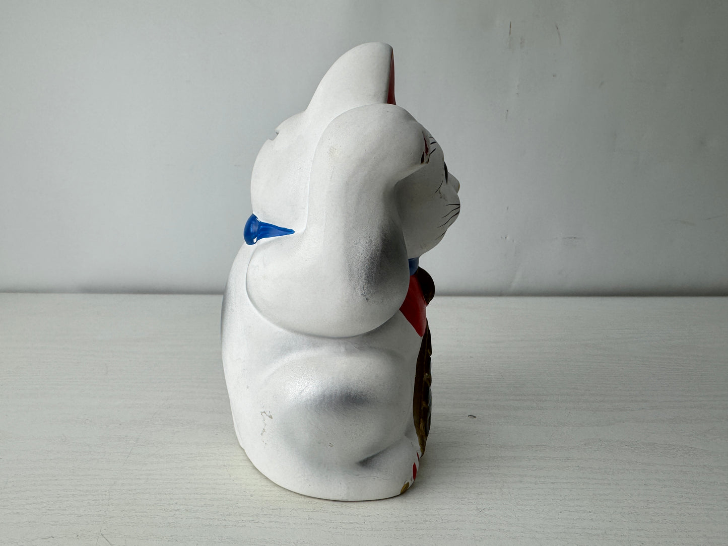 Y10036 OKIMONO ceramic Maneki-neko figurine lucky charm Japan antique interior