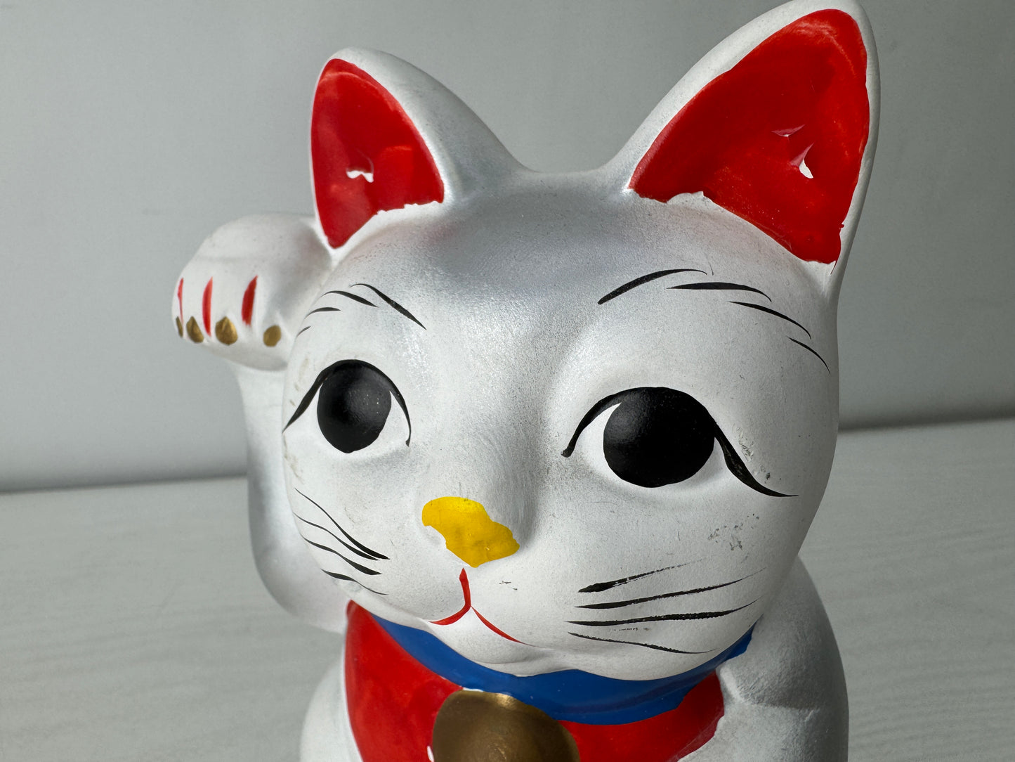 Y10036 OKIMONO ceramic Maneki-neko figurine lucky charm Japan antique interior