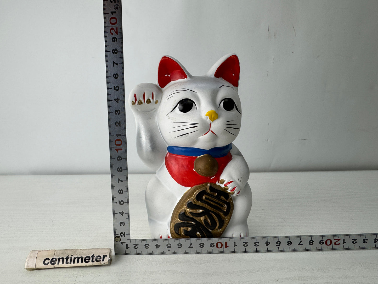 Y10036 OKIMONO ceramic Maneki-neko figurine lucky charm Japan antique interior