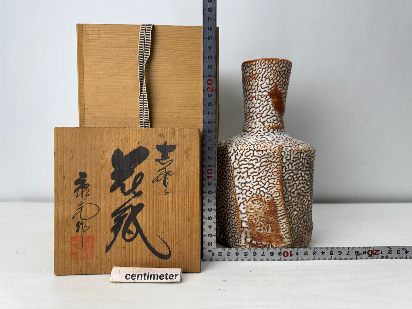 Y10046 FLOWER VASE Shino-ware signed box Japan antique ikebana floral decor