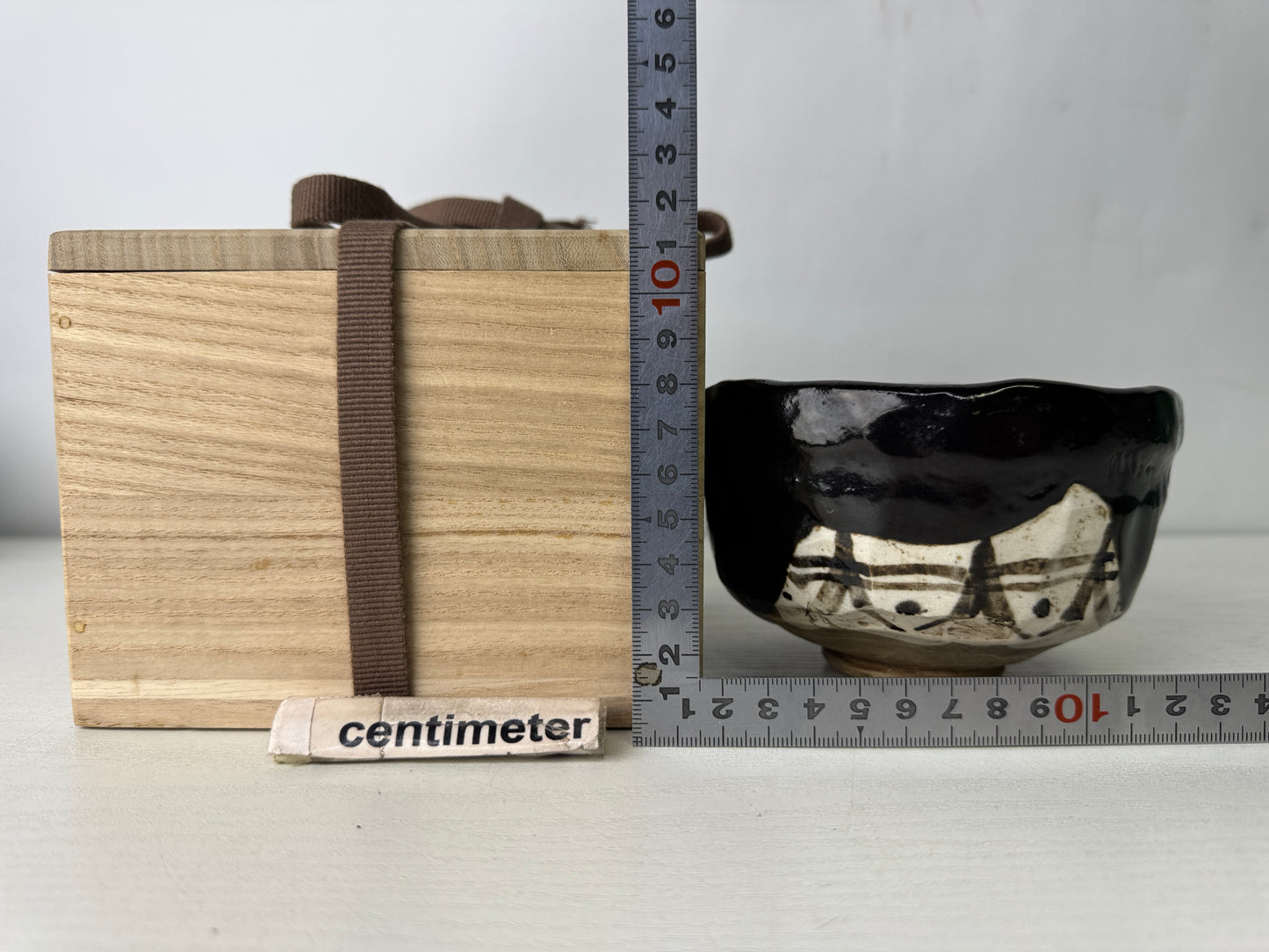 Y10095 CHAWAN Kuro-Oribe bowl signed box Japan antique tea ceremony pottery cup