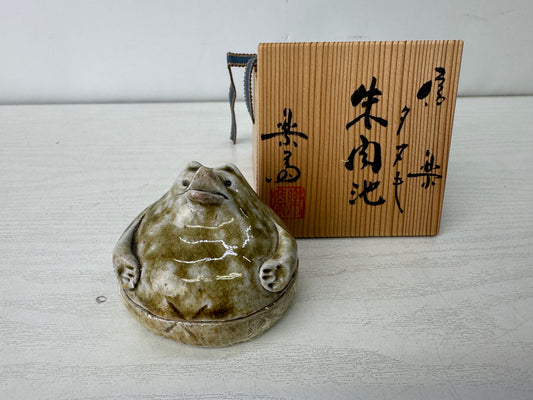 Y10098 OKIMONO Shigaraki-ware Raccoon dog Ink pad case signed box Japan antique