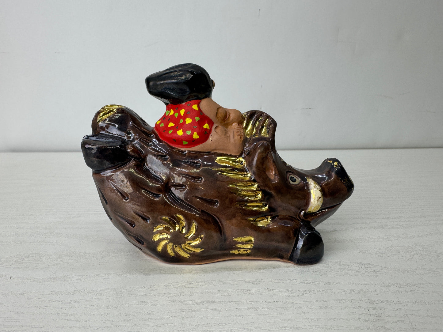 Y10099 OKIMONO Seto-ware Child riding a Boar figurine signed box Japan antique
