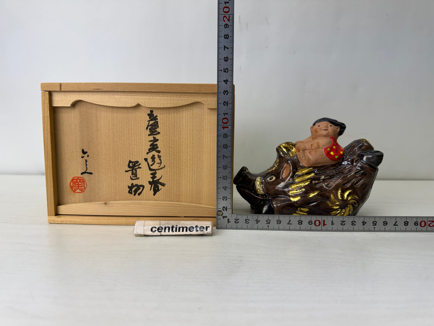 Y10099 OKIMONO Seto-ware Child riding a Boar figurine signed box Japan antique