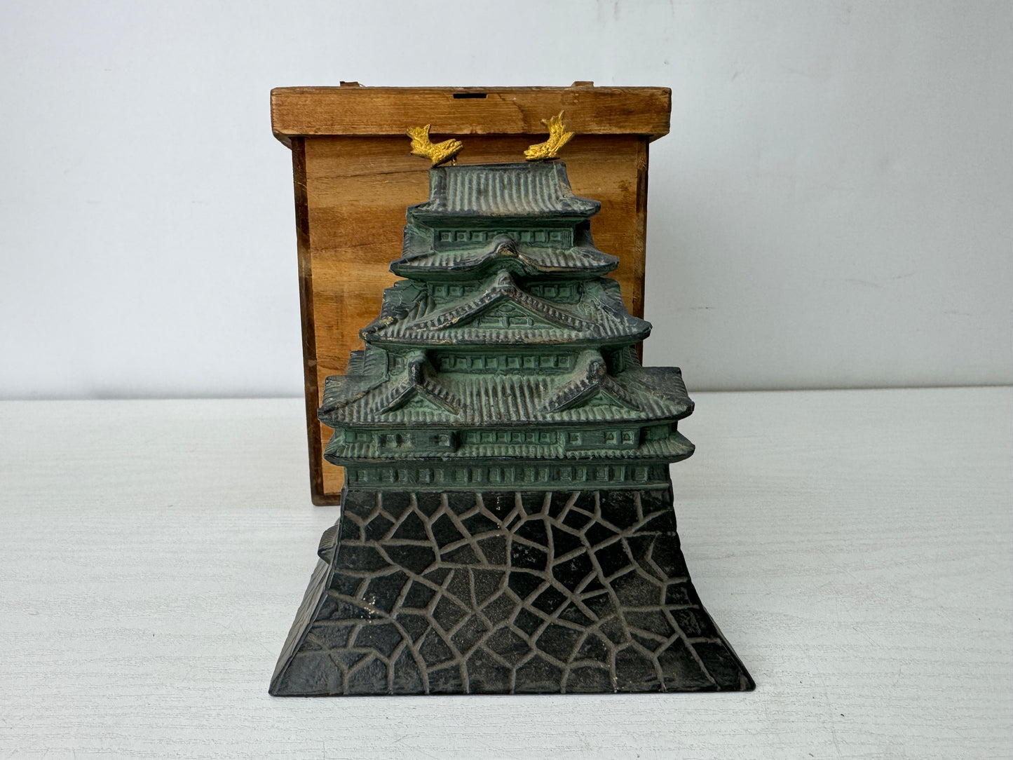 Y10100 OKIMONO metal Nagoya Castle figure figurine box Japan antique interior