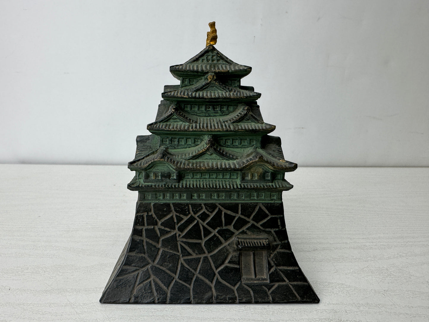 Y10100 OKIMONO metal Nagoya Castle figure figurine box Japan antique interior