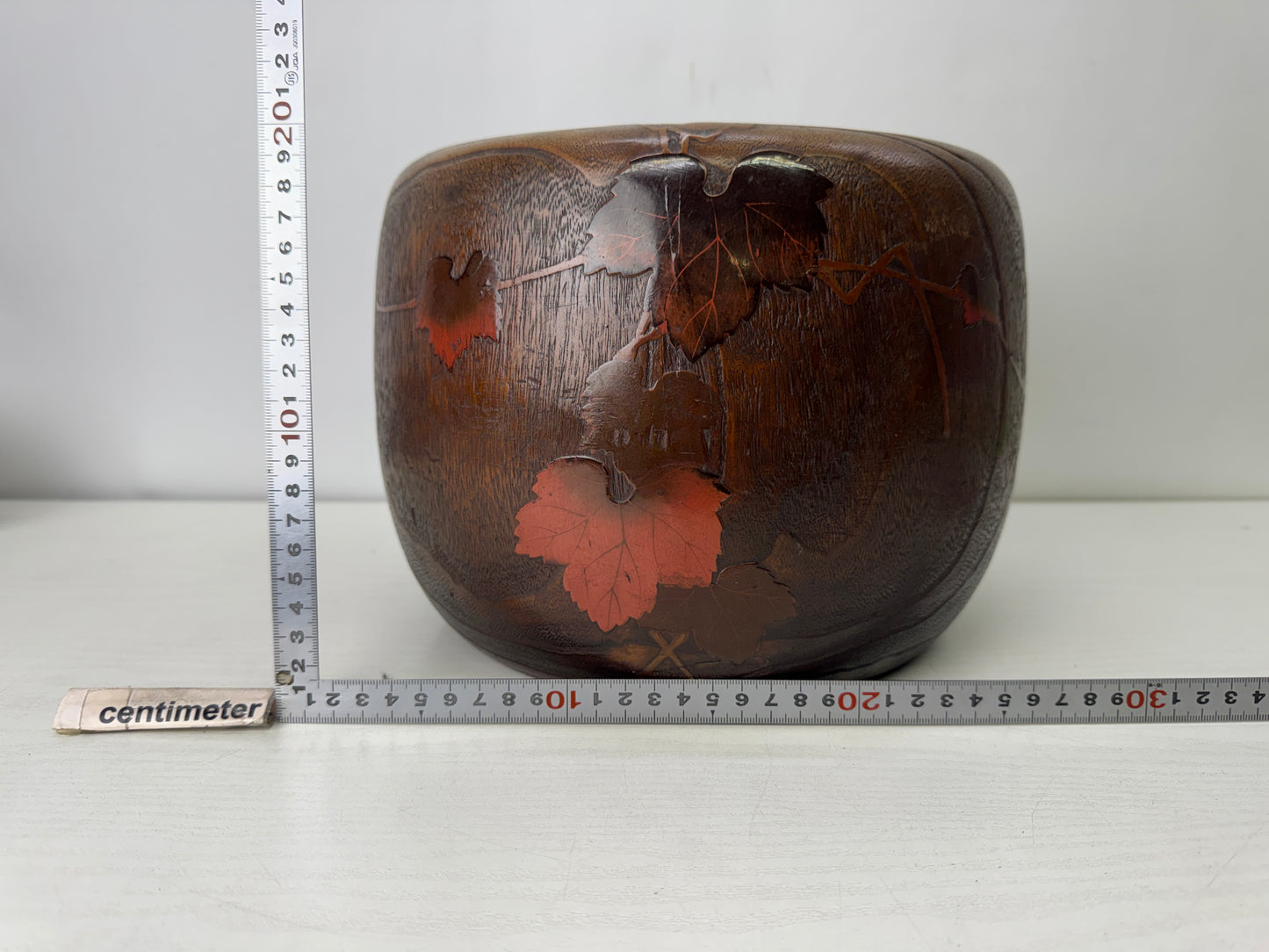 Y10110 HIBACHI paulownia hollowed-out brazier autumn leaves Makie Japan antique
