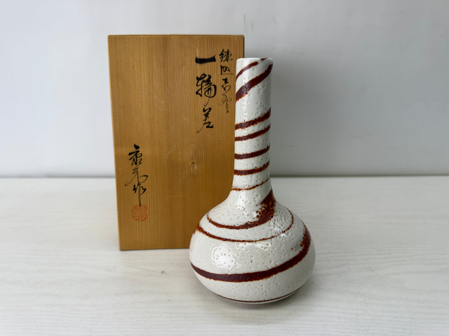 Y10138 FLOWER VASE Shino-ware signed box Japan antique ikebana floral interior