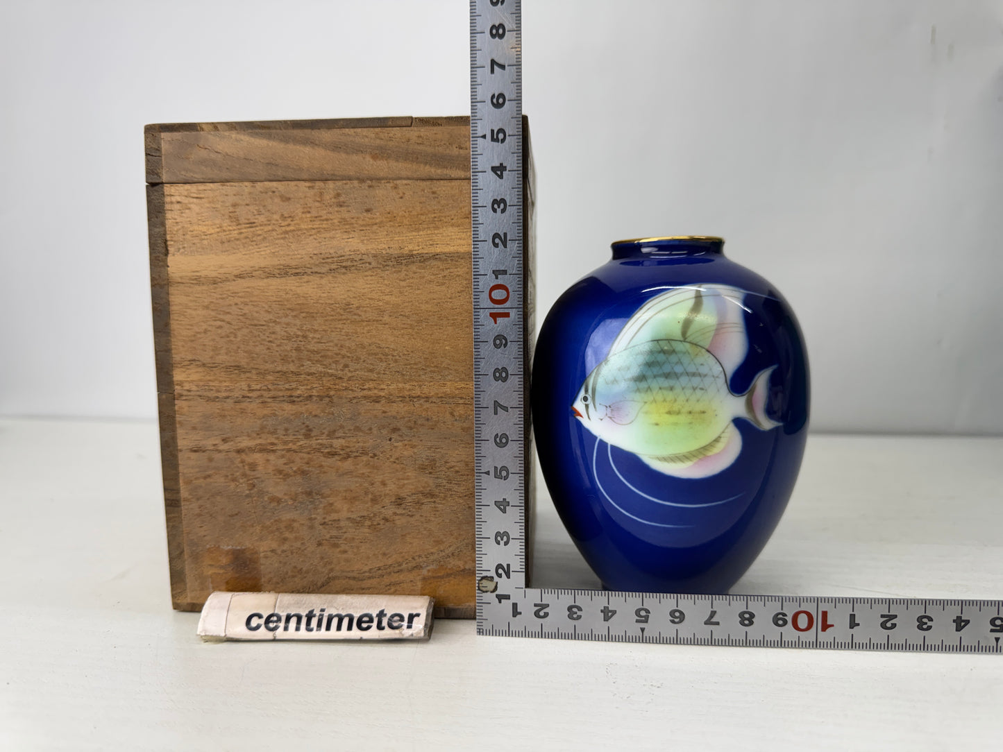 Y10140 FLOWER VASE Koransha Angelfish Japan antique ikebana floral arrangement