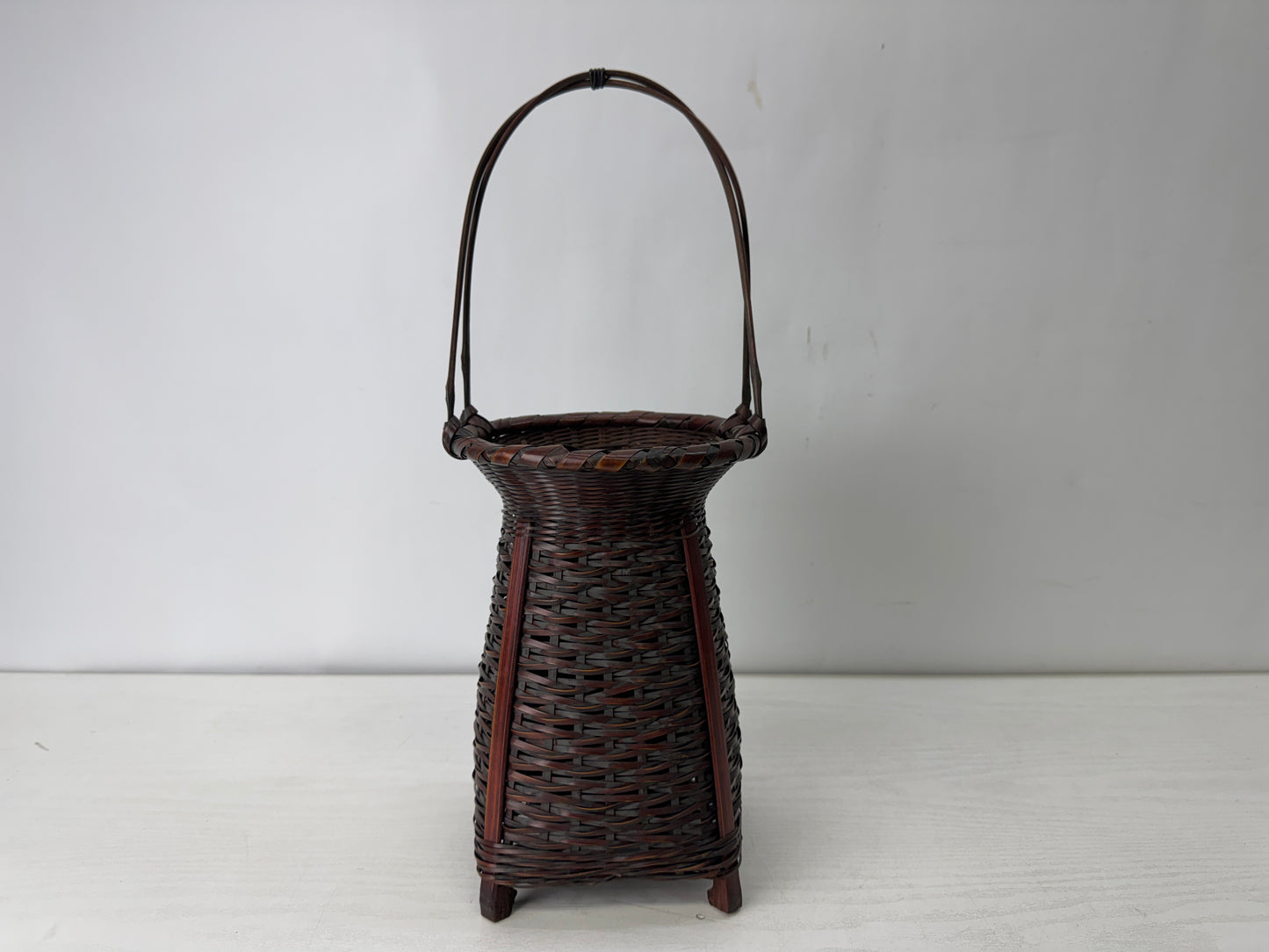 Y10141 Bamboo Woven Basket Hanging vase Japan antique ikebana floral decor