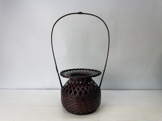 Y10142 Bamboo Woven Basket Flower vase signed Japan antique ikebana floral decor