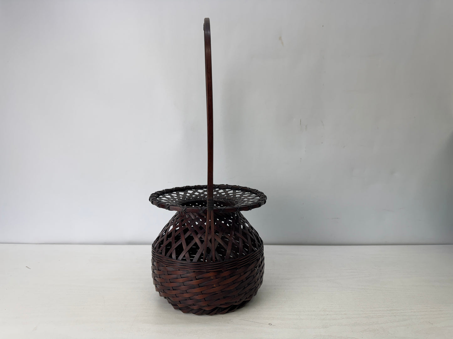 Y10142 Bamboo Woven Basket Flower vase signed Japan antique ikebana floral decor