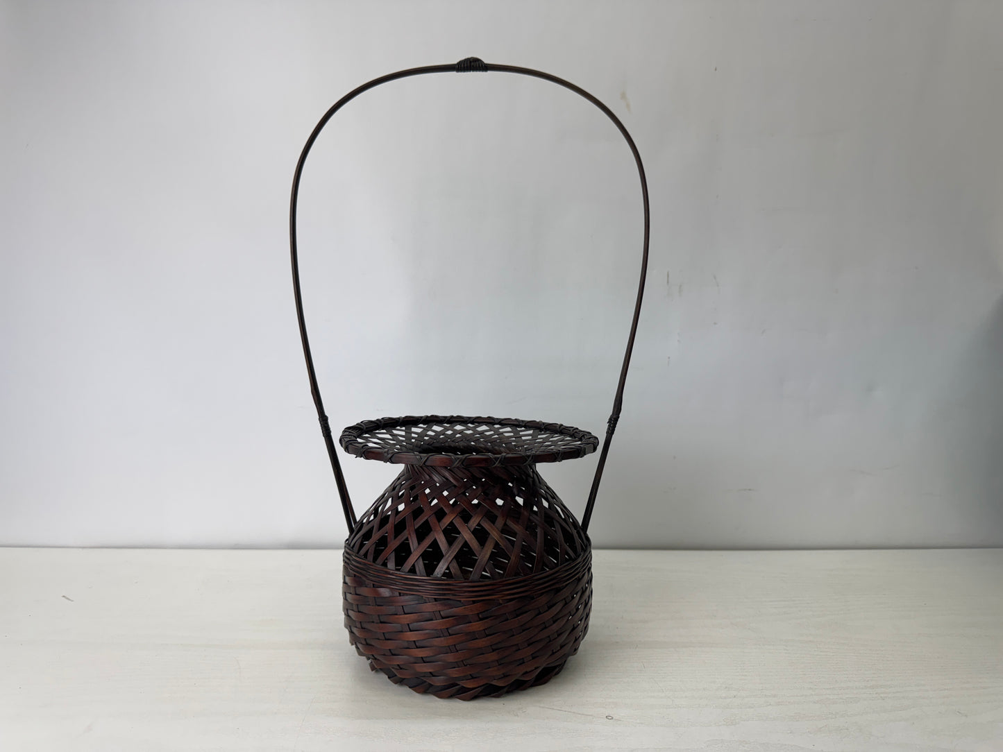Y10142 Bamboo Woven Basket Flower vase signed Japan antique ikebana floral decor