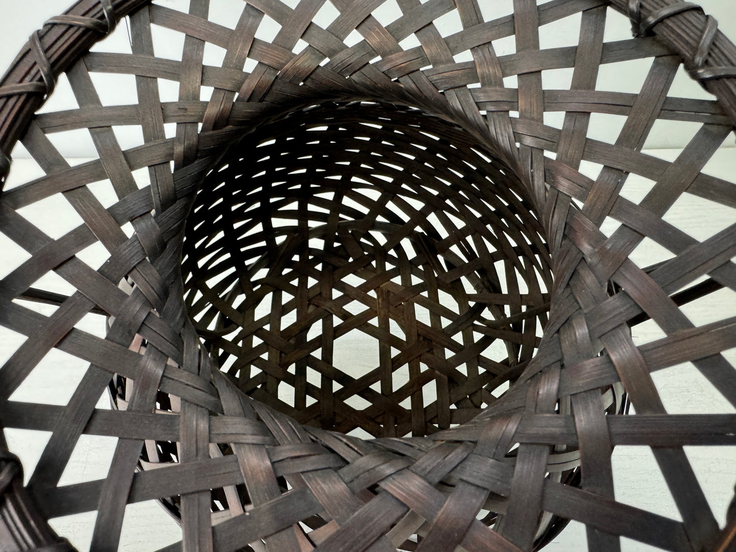 Y10142 Bamboo Woven Basket Flower vase signed Japan antique ikebana floral decor