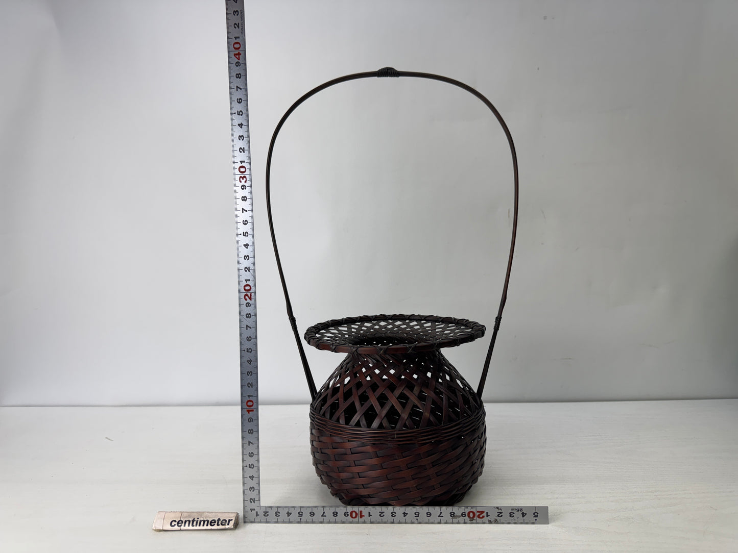 Y10142 Bamboo Woven Basket Flower vase signed Japan antique ikebana floral decor