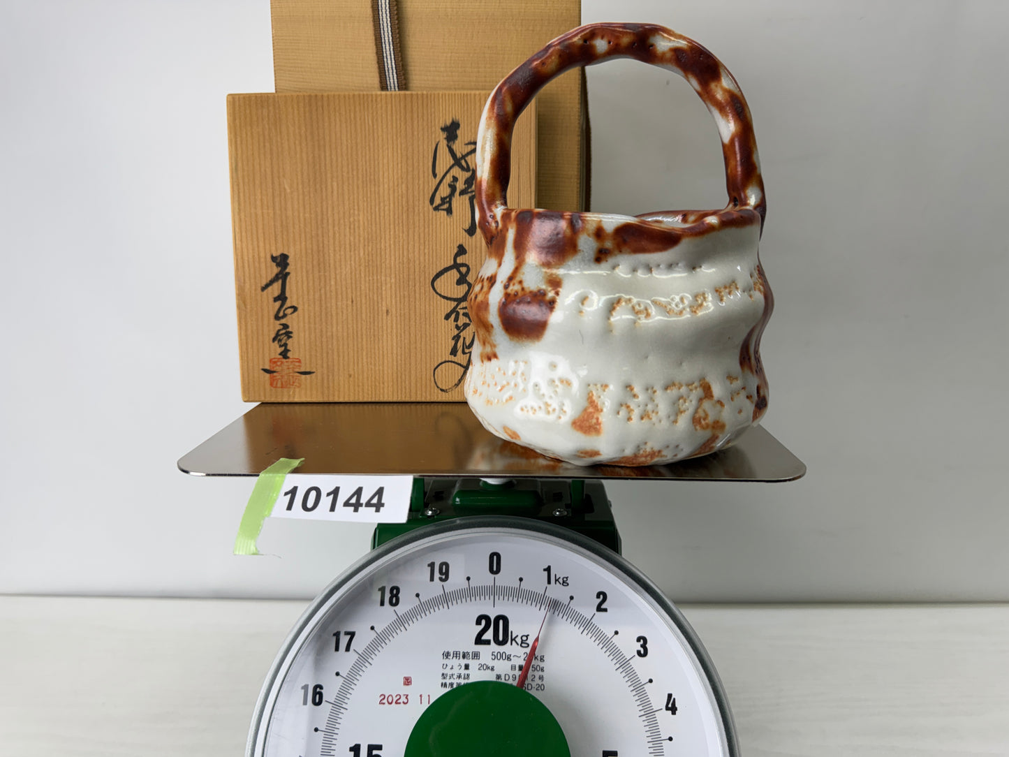 Y10144 FLOWER VASE Shino-ware signed box Japan antique ikebana floral decor