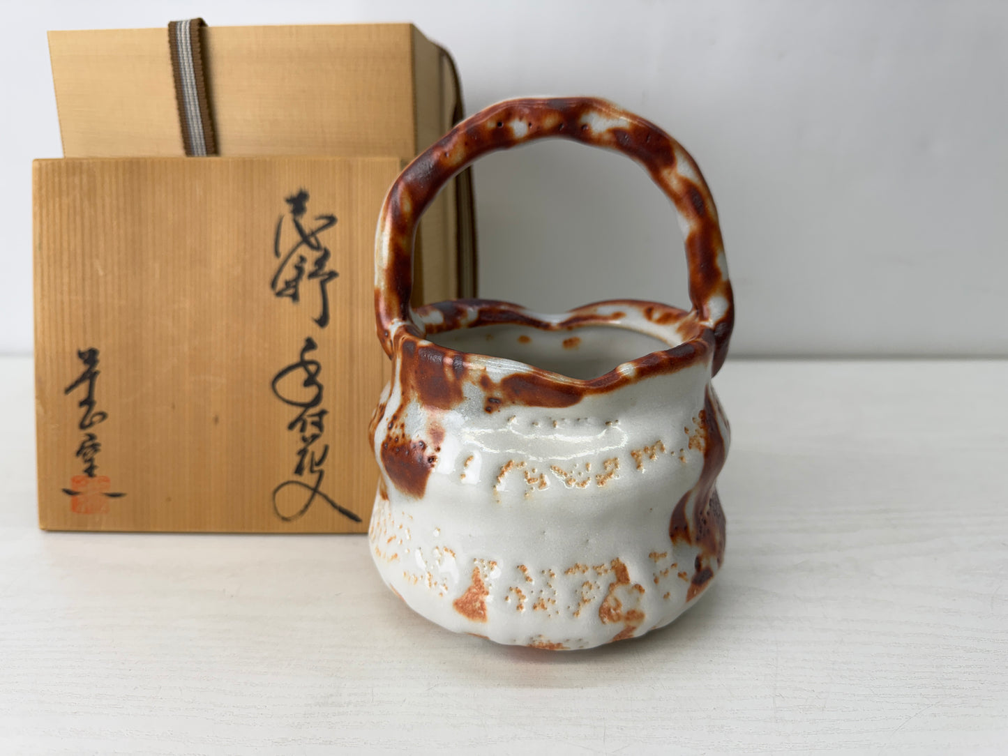Y10144 FLOWER VASE Shino-ware signed box Japan antique ikebana floral decor