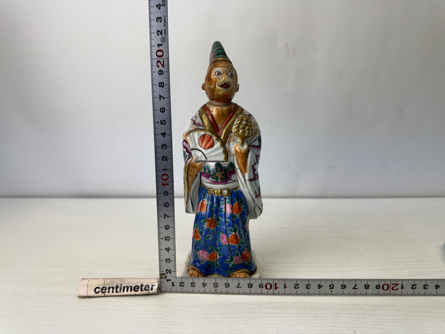 Y10171 OKIMONO Imari-ware monkey figurine Japanese dance Japan antique interior