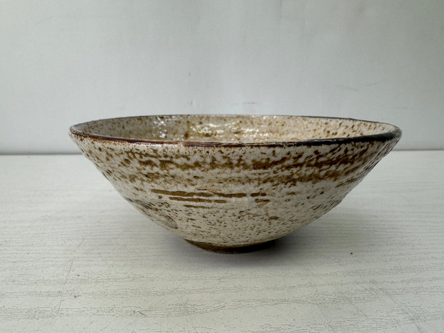 Y10181 CHAWAN Mino-ware flat bowl signed Japan antique tea ceremony pottery cup