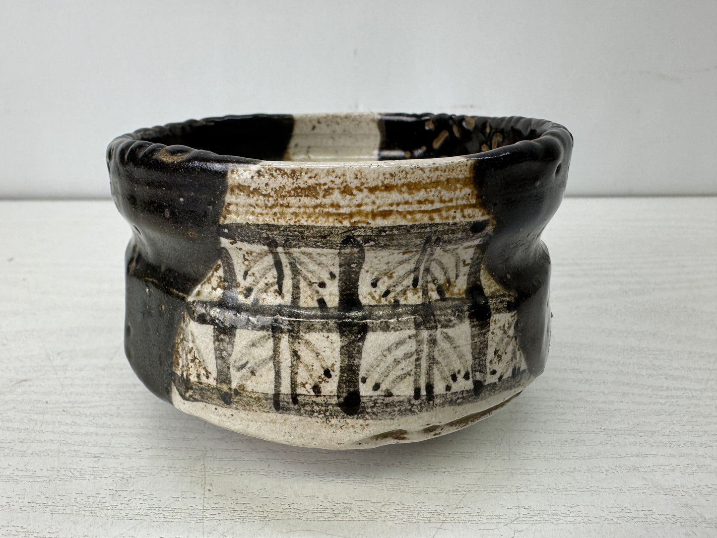 Y10182 CHAWAN Kuro Oribe bowl signed Japan antique tea ceremony pottery teacup