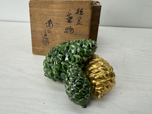 Y10222 OKIMONO Kyo-ware Pine cone figurine ornament signed box Japan antique