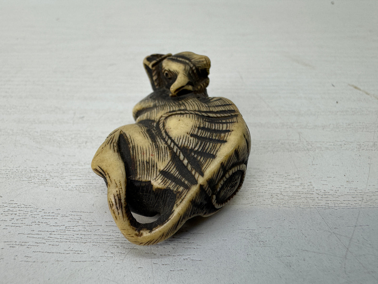 Y10223 NETSUKE Cow figure figurine Kotsu sagemono Japan antique kimono accessory