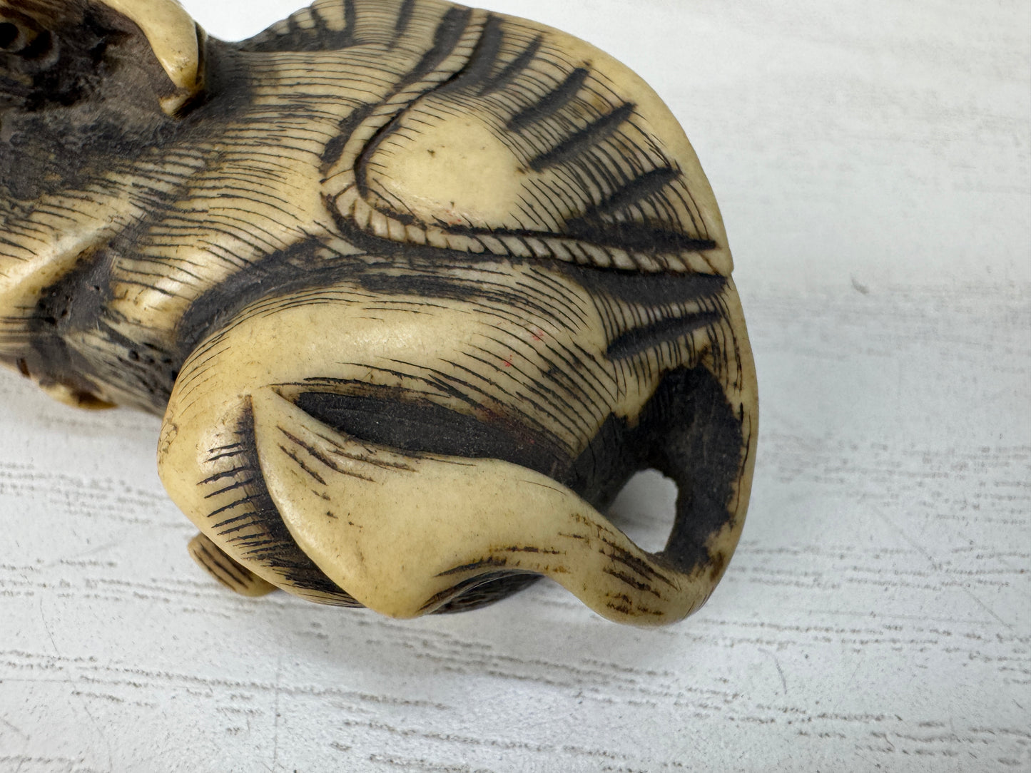 Y10223 NETSUKE Cow figure figurine Kotsu sagemono Japan antique kimono accessory
