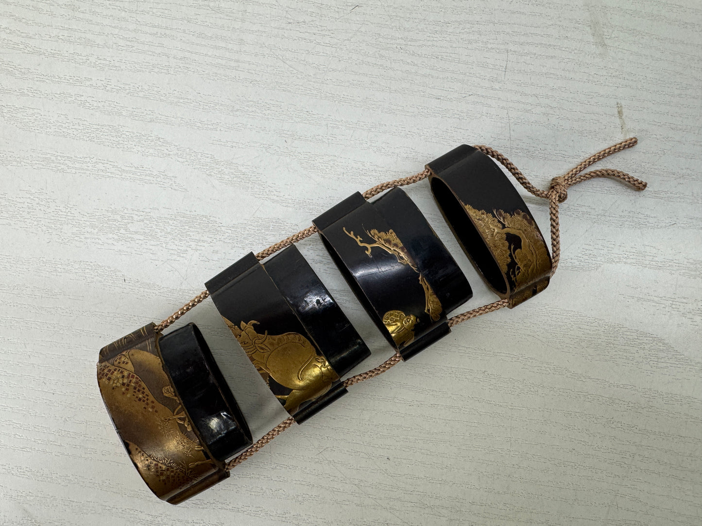 Y10225 INROU Makie Pill Box  netsuke Japan antique traditional kimono accessory