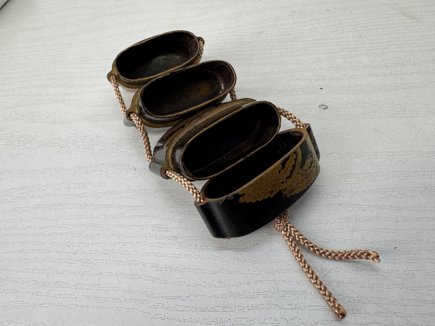 Y10225 INROU Makie Pill Box  netsuke Japan antique traditional kimono accessory