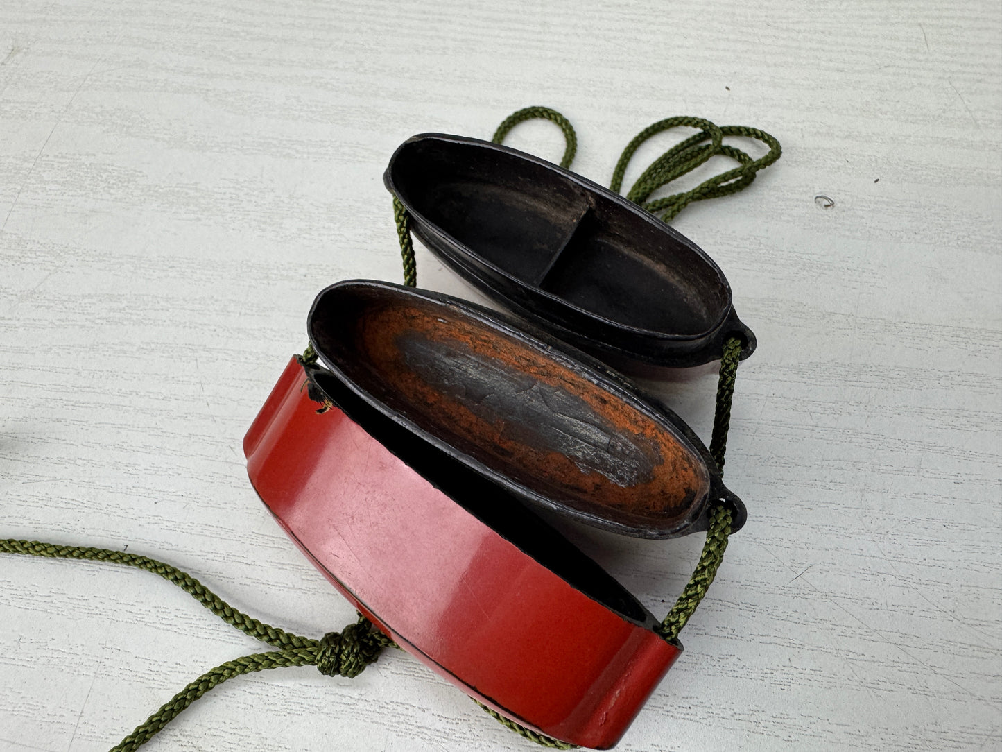Y10226 INROU Makie Pill box Vermilion lacquer Japan antique kimono accessory