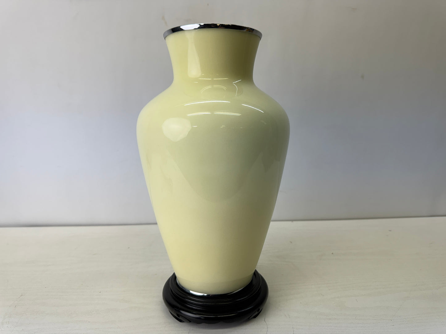 Y10228 FLOWER VASE Cloisonne light yellow Japan antique ikebana floral interior