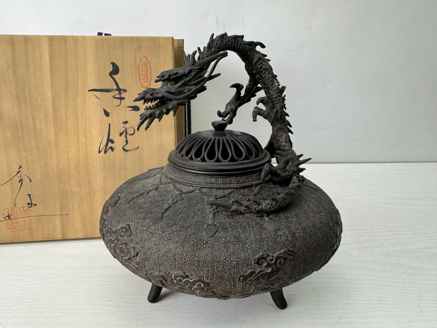 Y10233 KOURO copper Dragon signed box Japan antique Incense Burner fragrance