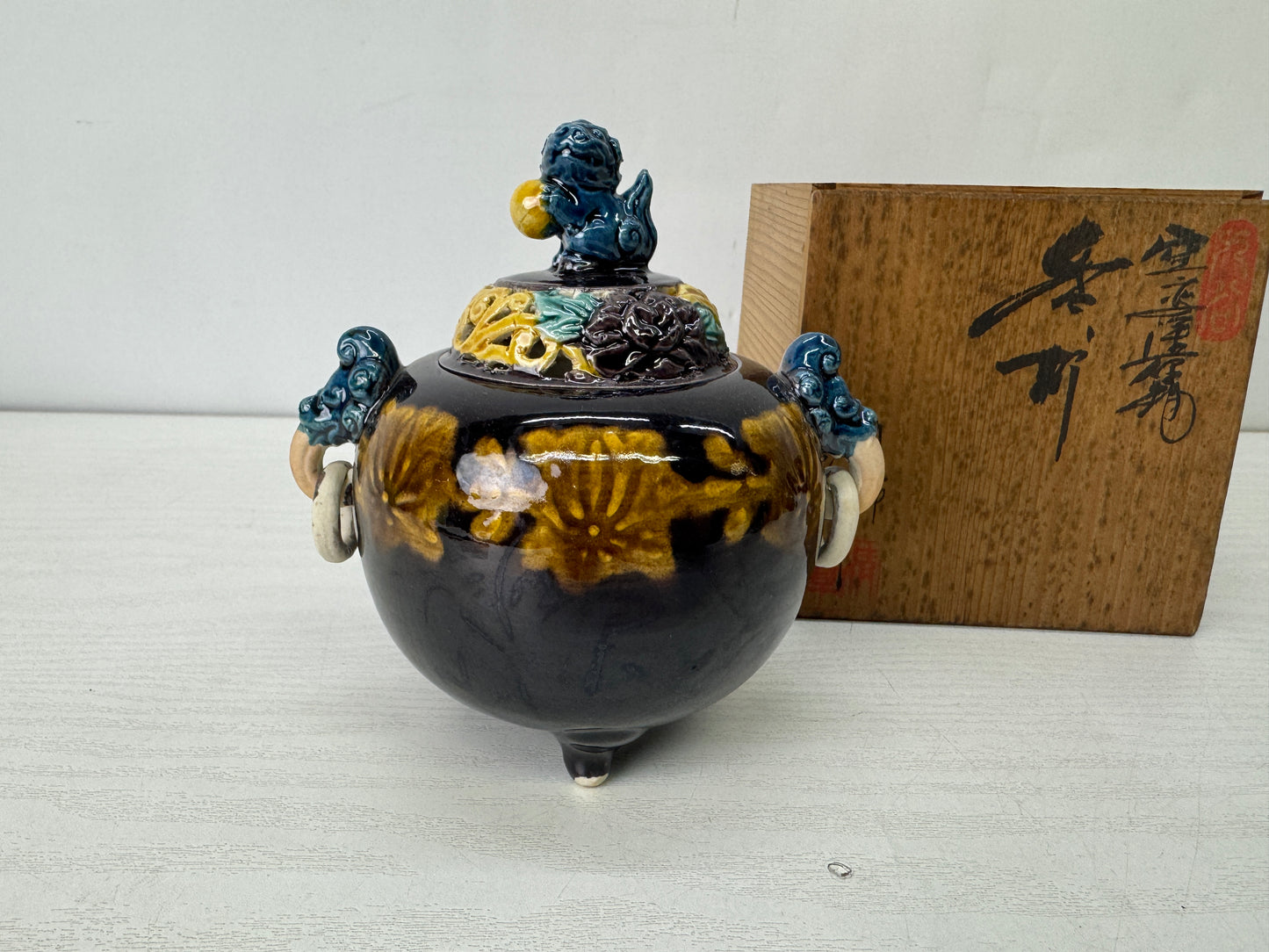 Y10234 KOURO Kutani-ware signed box Japan antique Incense Burner fragrance aroma