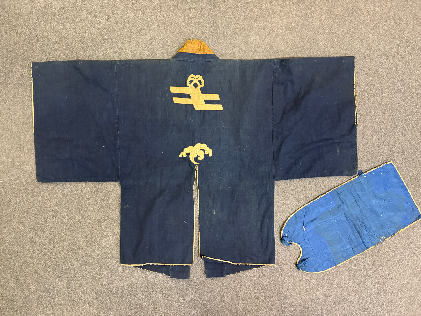 Y10246 HAPPI COAT Apron family crest embroidery Edo period Japan antique samurai