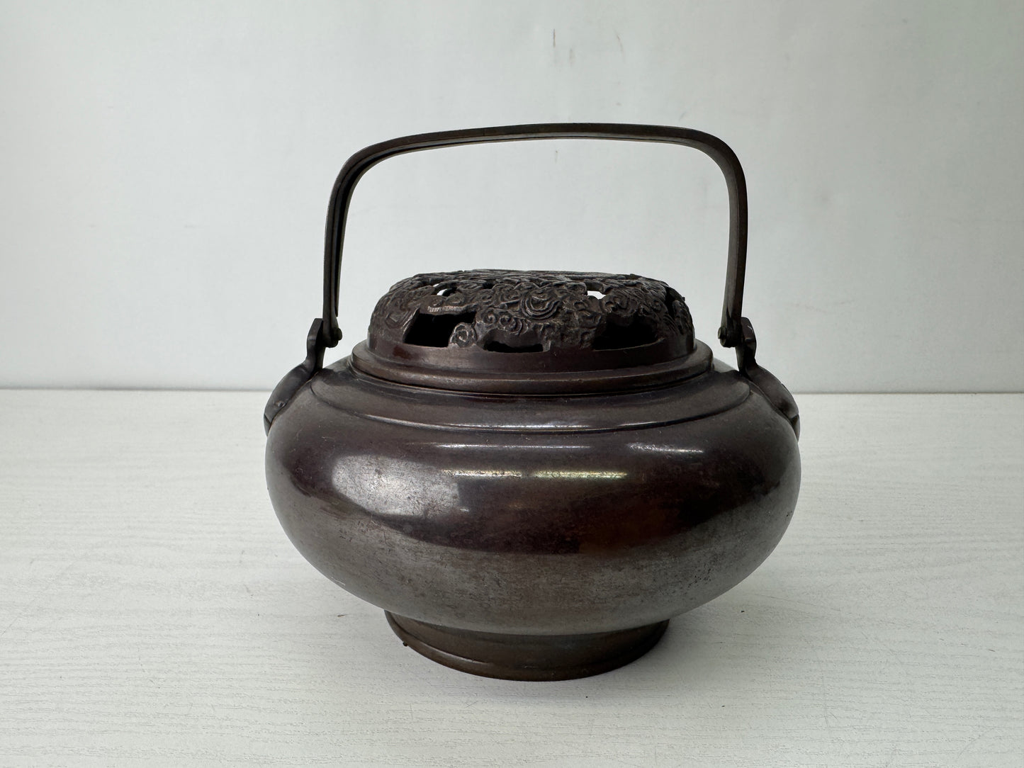 Y10255 KOURO Iron handle Dragon openwork Japan antique incense burner aroma