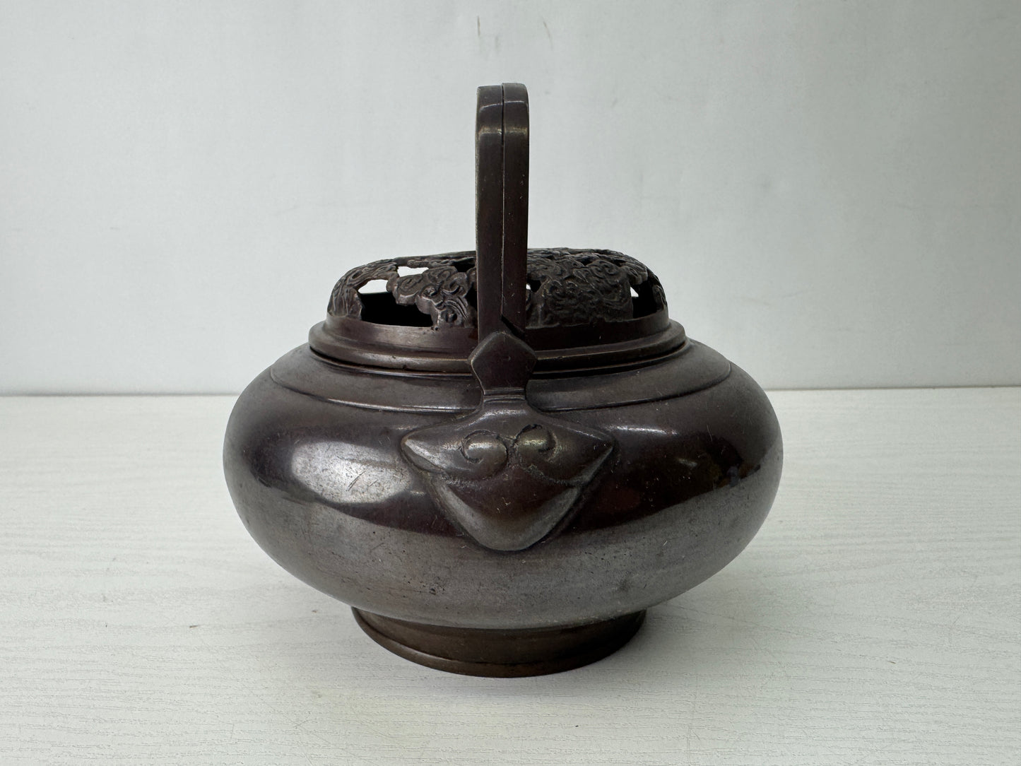 Y10255 KOURO Iron handle Dragon openwork Japan antique incense burner aroma