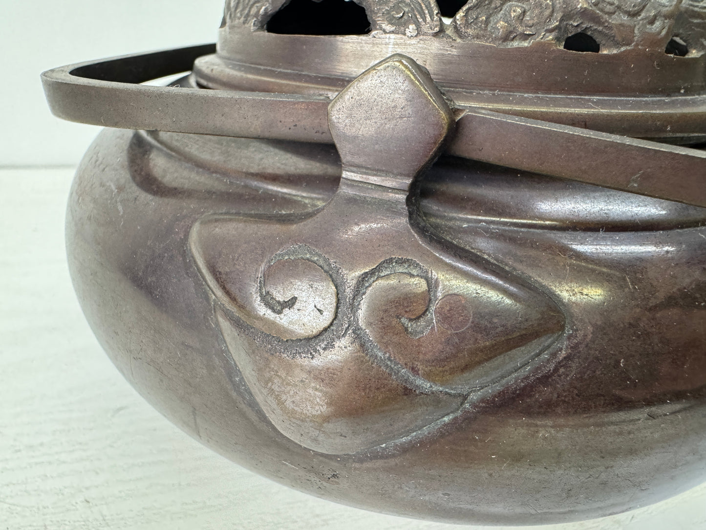 Y10255 KOURO Iron handle Dragon openwork Japan antique incense burner aroma