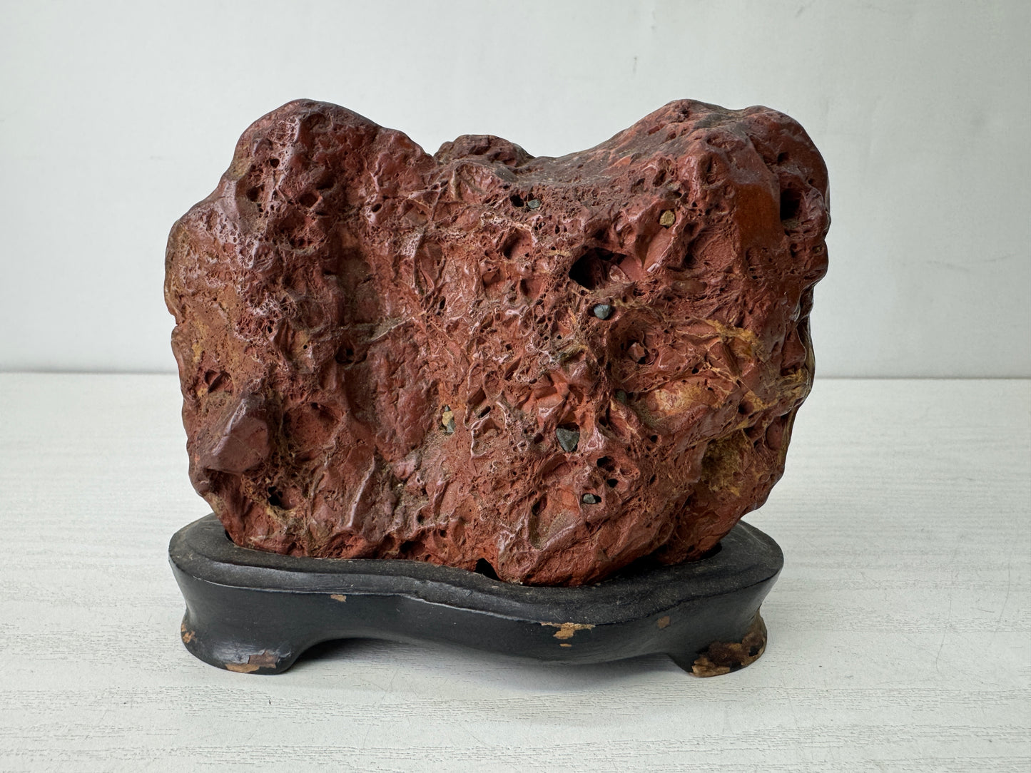 Y10258 OKIMONO Red viewing stone Suiseki wooden base Japan antique interior