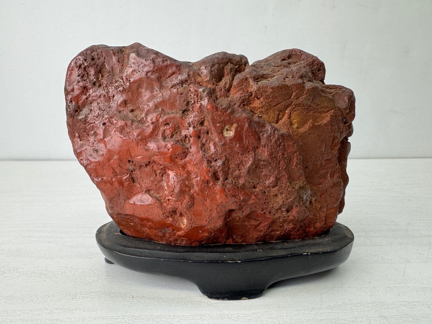 Y10258 OKIMONO Red viewing stone Suiseki wooden base Japan antique interior