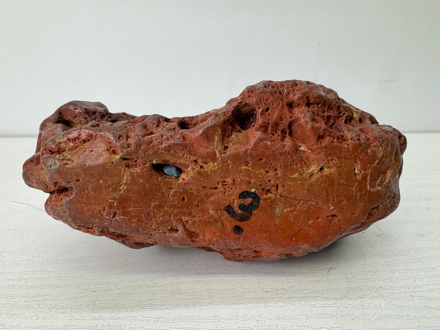 Y10258 OKIMONO Red viewing stone Suiseki wooden base Japan antique interior