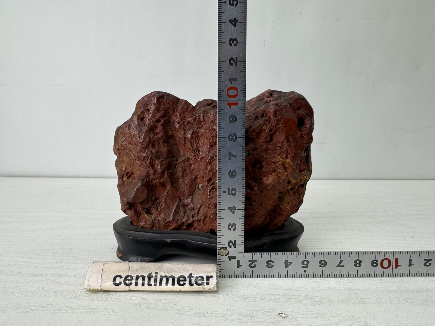 Y10258 OKIMONO Red viewing stone Suiseki wooden base Japan antique interior