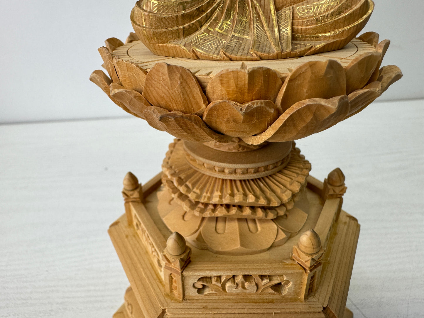 Y10264 STATUE plain wood carving gold leaf Seated Vairocana Buddha Japan antique