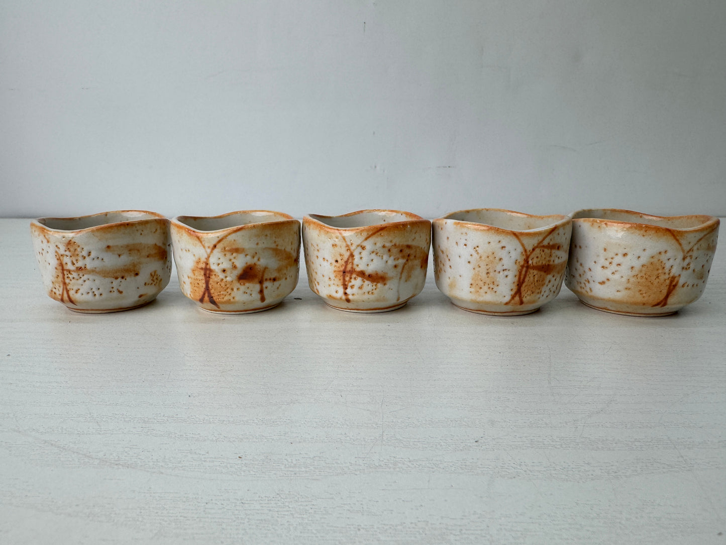 Y10274 CHOUSHI Shino-ware Tokkuri Sake bottle cup set signed box Japan antique